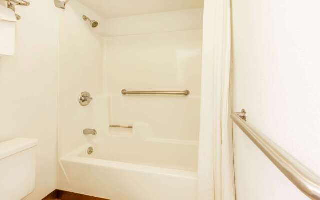 Super 8 by Wyndham Newcomerstown