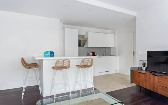 Modern Cosy 1-Bed Apartment Sleeps 6, in Paris