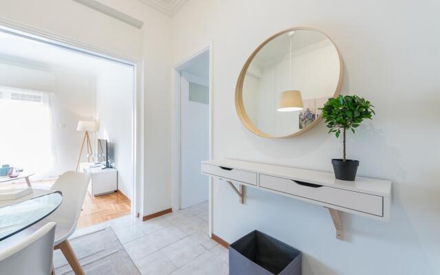 Cozy and Fresh 2bdrm apt Close to Metro