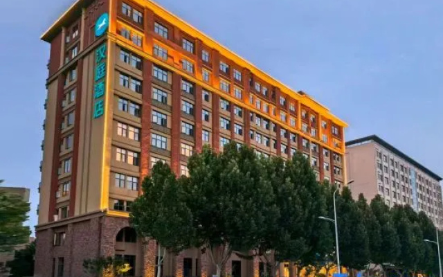 HanTing Zhengzhou Zhongmu Fangte Resort Longwangmiao Subway Station Hotel — 2-star hotel in Zhengzhou