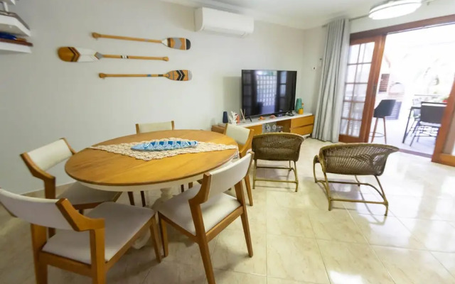 Casa em Condom nio com Piscina Wi-fi e Garagem
