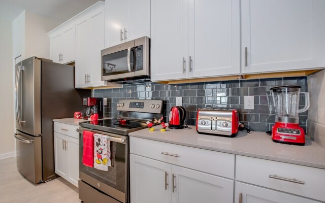 4 Bedroom Town Home with Pool