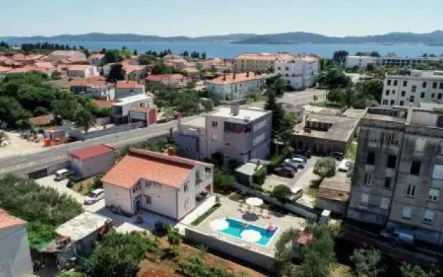 Pool house LUKA
