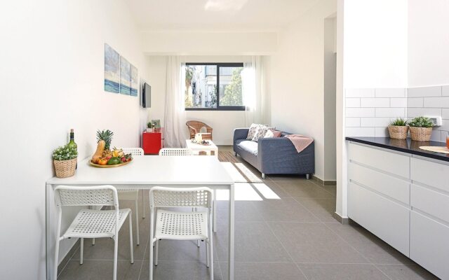 Renovated And Sunny Apt W 3Br 3 Bathrooms