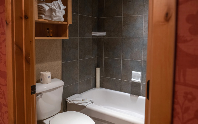 The Fox Hotel and Suites