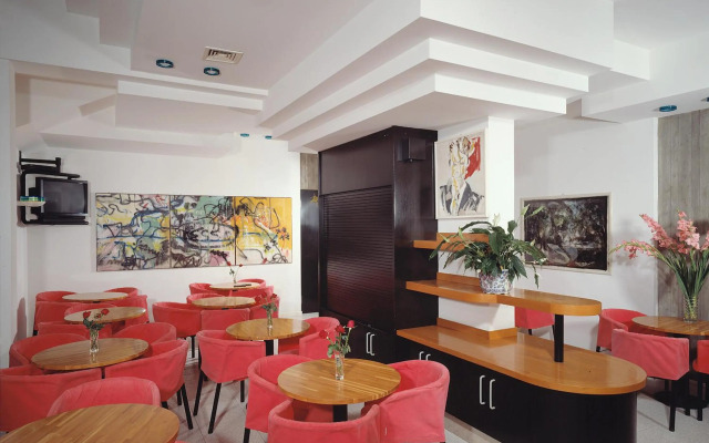 Wally Hotel
