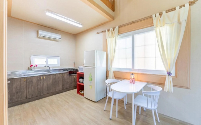 Gurye Jeonmangjoeunjip Pension