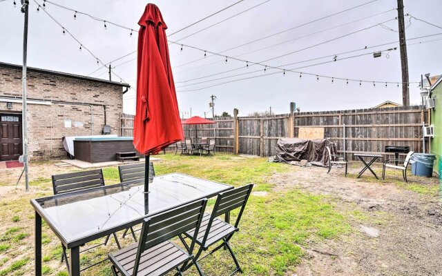 Romantic Apt: Private Patio & Shared Hot Tub!
