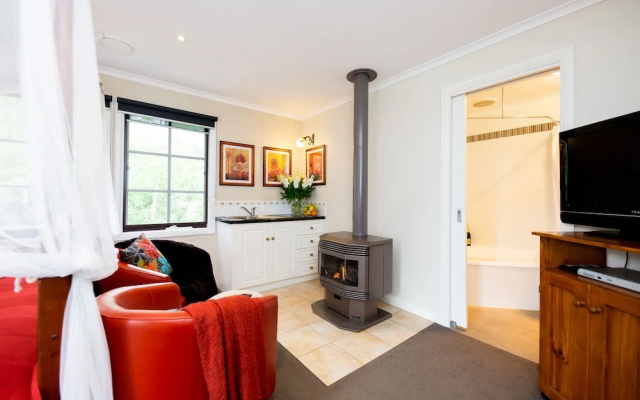 Holly Lodge