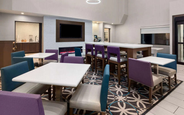 La Quinta Inn & Suites by Wyndham North Orem
