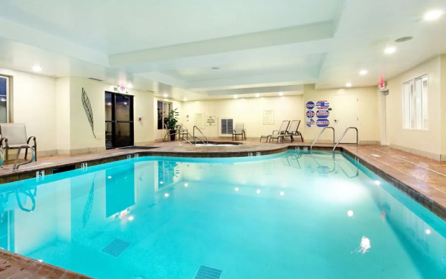 Holiday Inn Express & Suites Lathrop