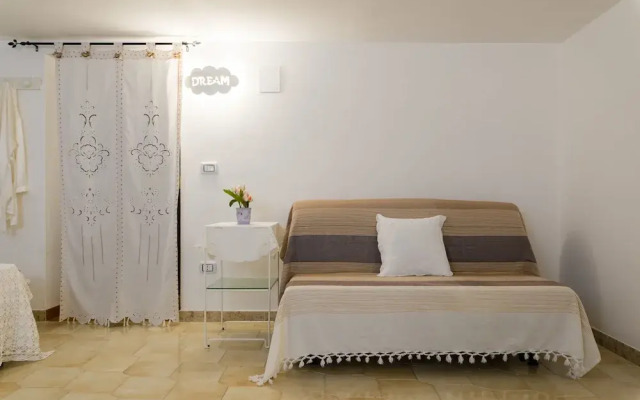 Marie Maison Salinola