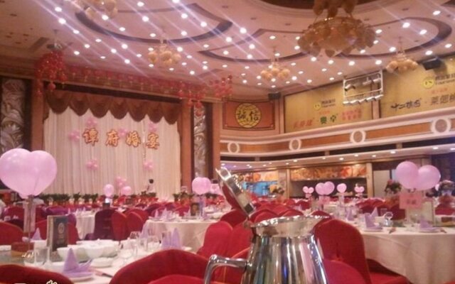 Four Seas Hotel