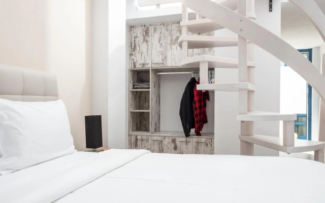 Tristhenia Hotel