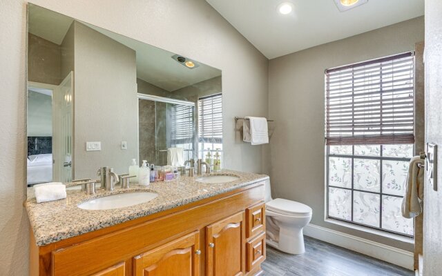 Pet-friendly Scottsdale Home w/ Screened Porch!