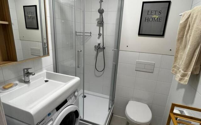 Sunmarine apartments (Санмарин апартментс) на улице Озёрная