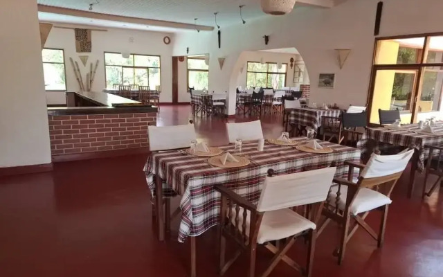 Bougainvillea Safari Lodge