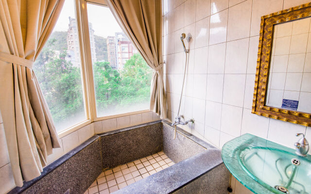 AOIKE Hot Spring Hotel