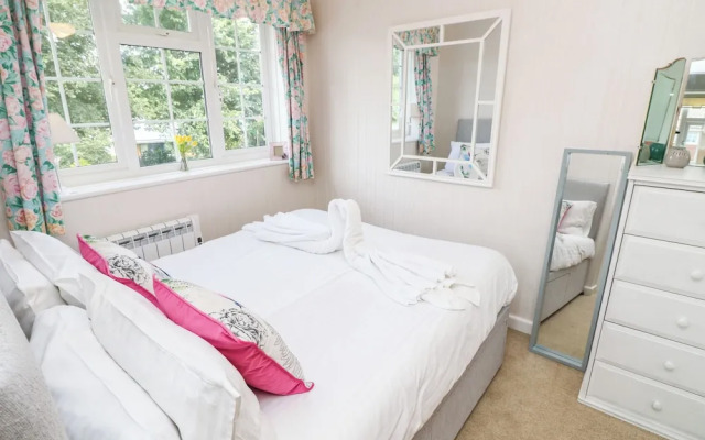 1 Westwood Close