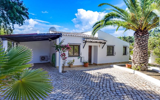 A delightful 3 bedroom Villa with private pool close to Carvoeiro