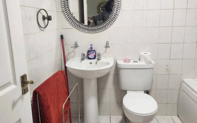 Charming Victorian Apartment in Central Wolverhampton