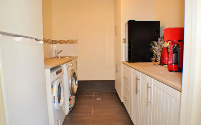 LUXURIOUS Couples Escape, SPA BATH, Netflix, NBN