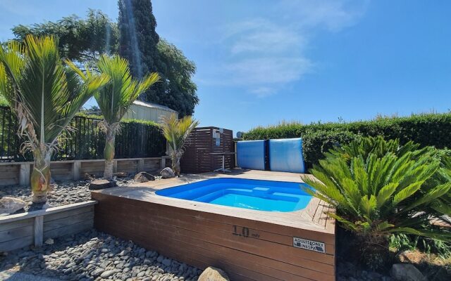 Cooks Beach Resort