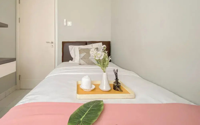 Homey And Modern 2Br At Patraland Urbano Apartment