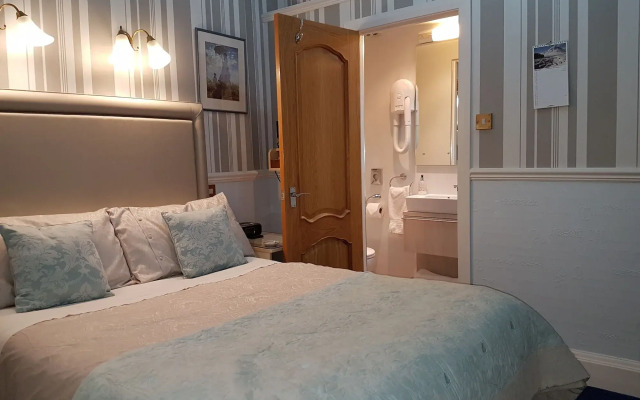 Lauderville Guest House