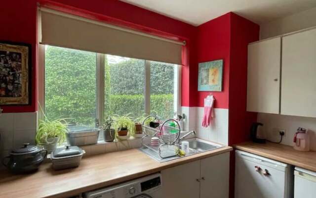 Cosy & Chic 1BD Flat - 6 Minutes to Notting Hill!