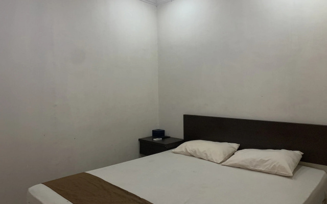 OYO 94020 Lia Kost Syariah Near Perkuburan bontonompo kahar muzakkar – Guest Rooms – Kalaserena