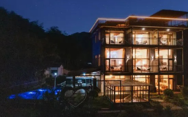 Moganshan Pinzhu Guanlan Yueying Hot Spring Holiday Home