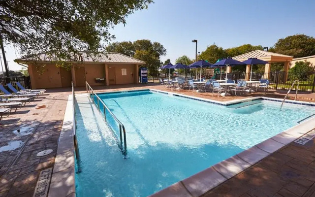 Holiday Inn Express Powless House
