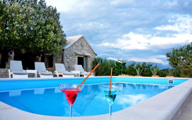 Tonka - with pool - H(4+2)