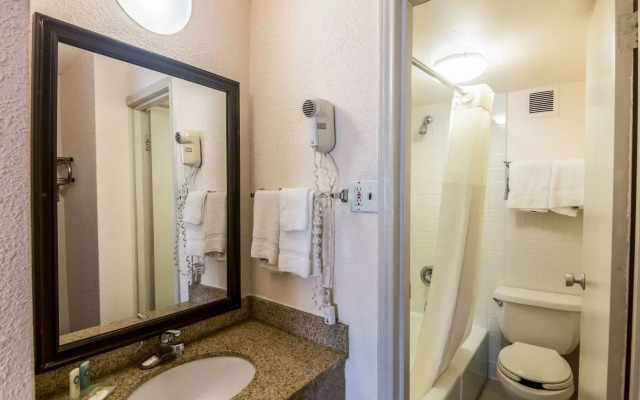 Budget Host Inn & Suites