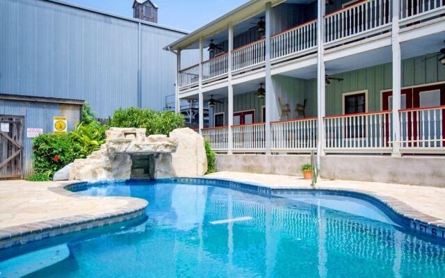 Gruene Getaway 3 Bedroom Condo