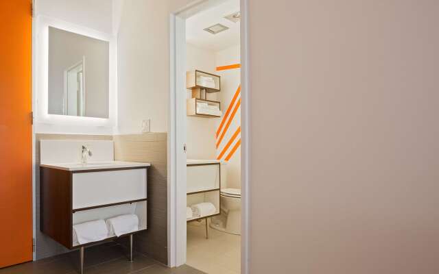 Howard Johnson Hotel by Wyndham Toms River