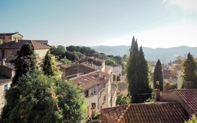Provencal Holiday Home in Bormes-les-Mimosas with Pool