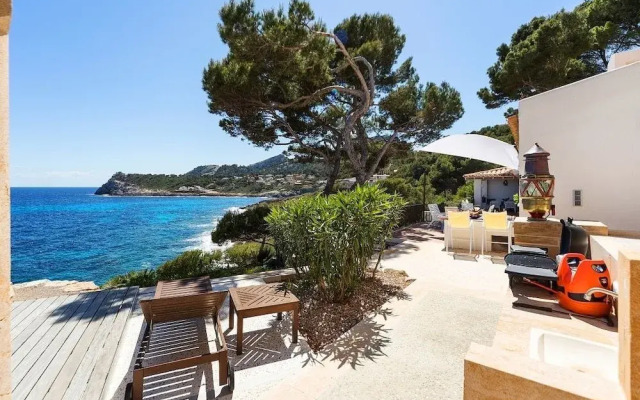 Mallorca front line property sea access