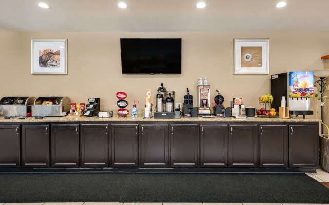 Clarion Inn & Suites Russellville I-40