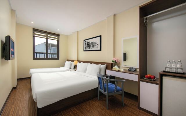 Queen Cafe Hotel & Pub