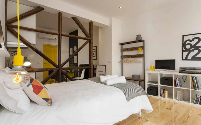 Modern New Studio in City Center- Yellow