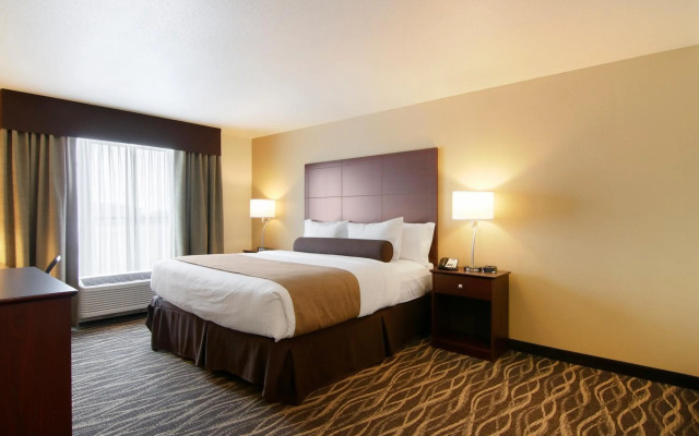 Cobblestone Inn & Suites at UW Stout Downtown Menomonie