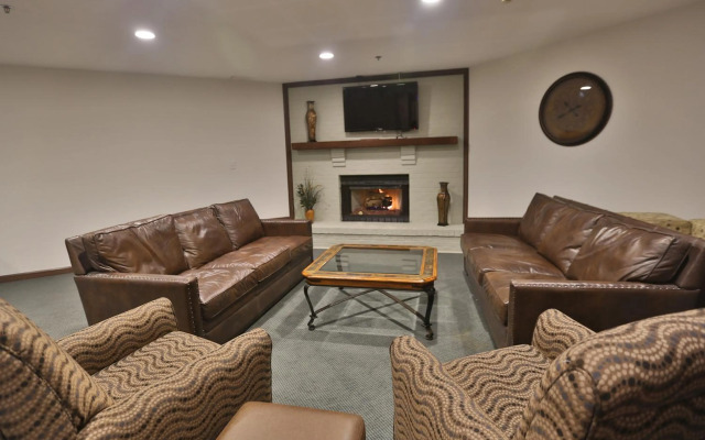 Ivy Court Inn & Suites
