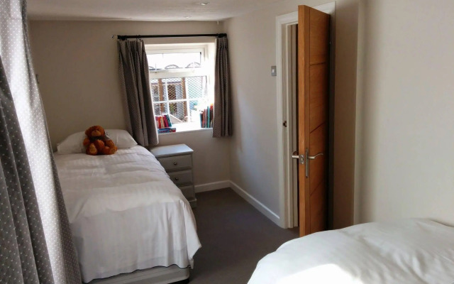 Dragon Inn Crickhowell