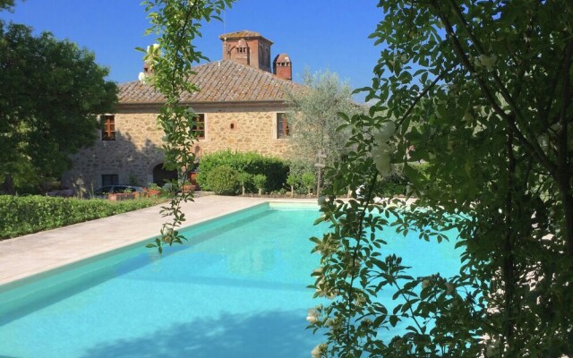 Modern Farmhouse in Rapolano Terme with Swimming Pool