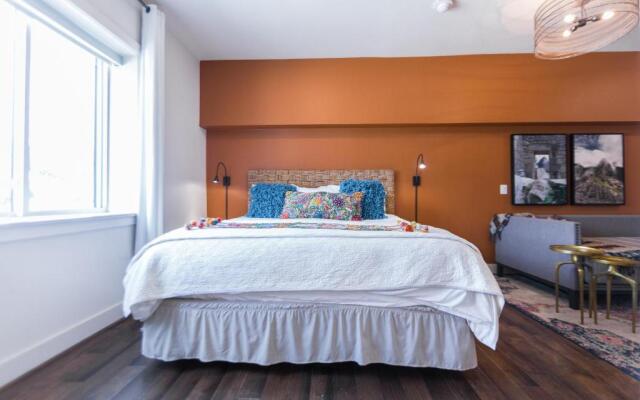 Bishop Arts Hotel by Qresorts.