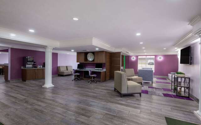 La Quinta Inn by Wyndham Kansas City Lenexa