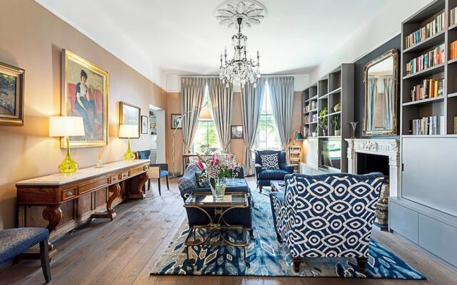 Well-designed Chelsea Flat