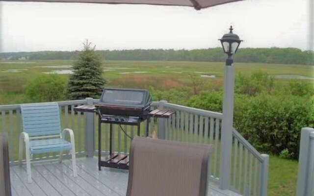 Moirai - W002 Relaxing Home With A Quiet View, Minutes Away From Moody Beach 3 Bedroom Home by Redawning